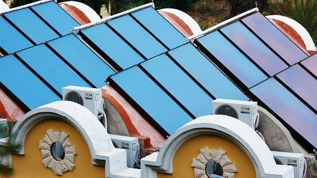 Comment choisir le bon type de panneaux solaires pour votre installation
