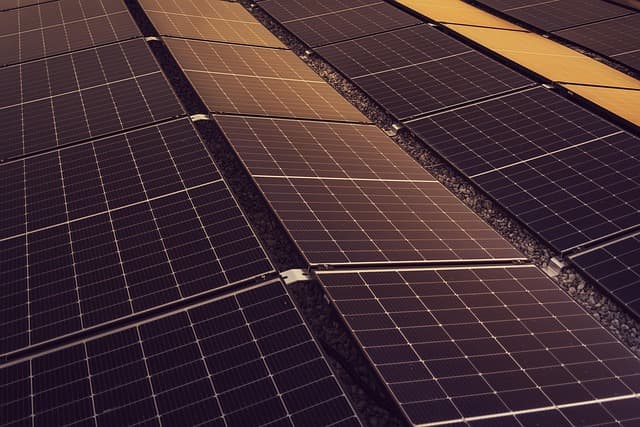 Comment bien choisir un système de stockage d'énergie solaire